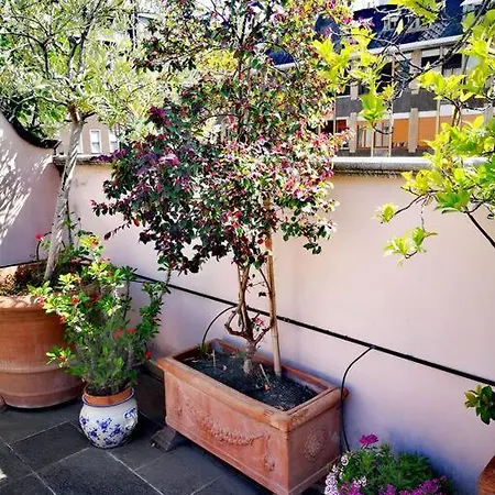 Apartment Centrale-luxury With Garden Terrace Milan